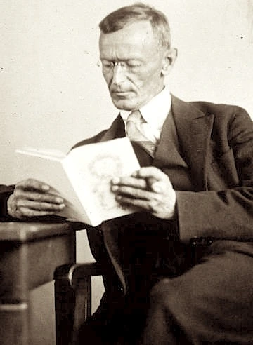 Hermann Hesse in un ritratto fotografico